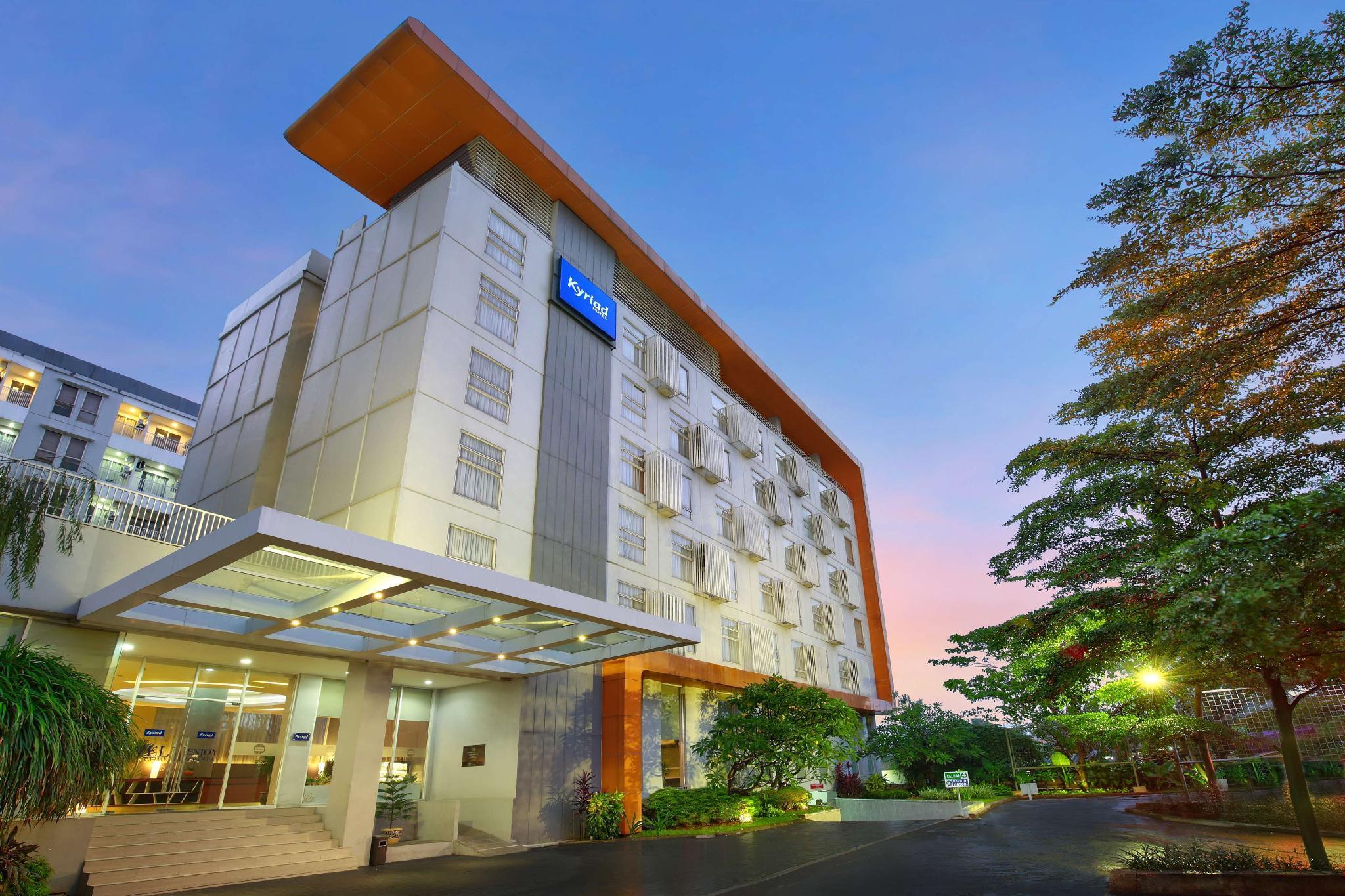 Kyriad Hotel Airport Jakarta Тангеранг Экстерьер фото