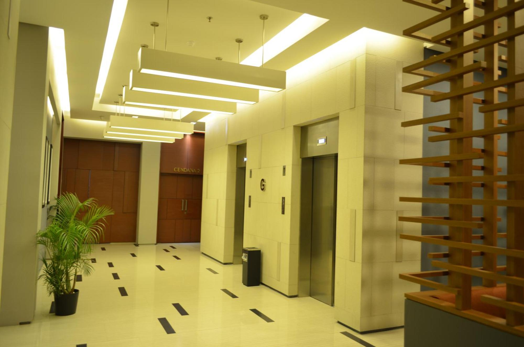 Kyriad Hotel Airport Jakarta Тангеранг Экстерьер фото