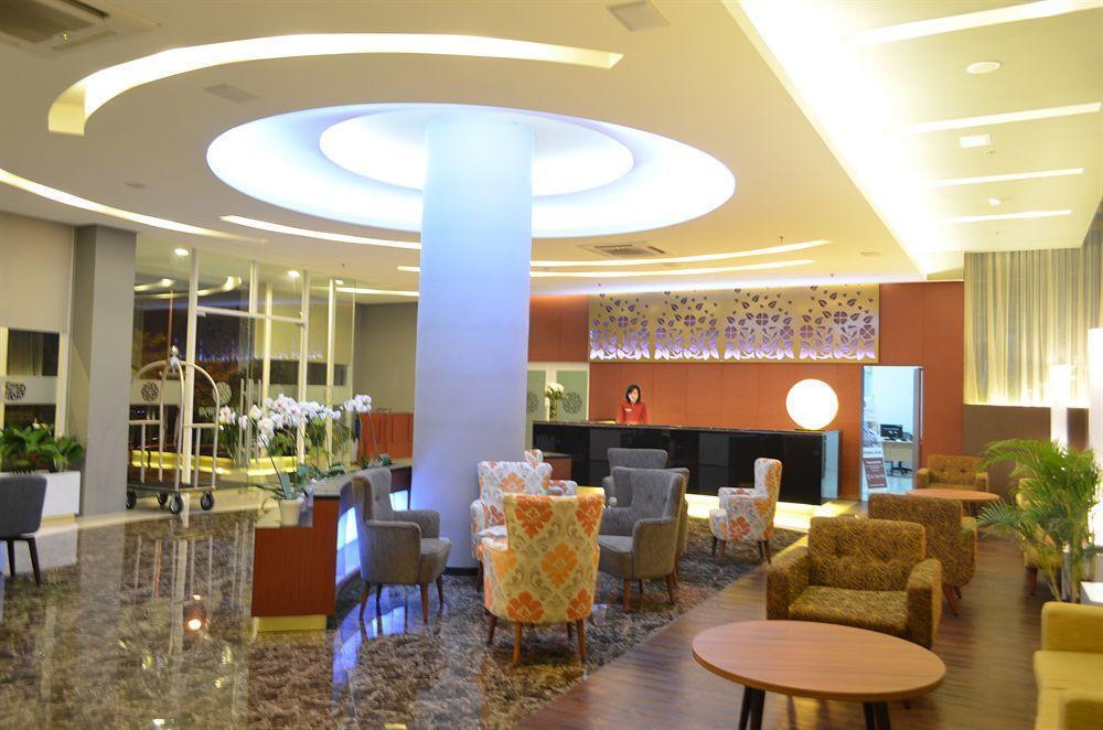 Kyriad Hotel Airport Jakarta Тангеранг Экстерьер фото