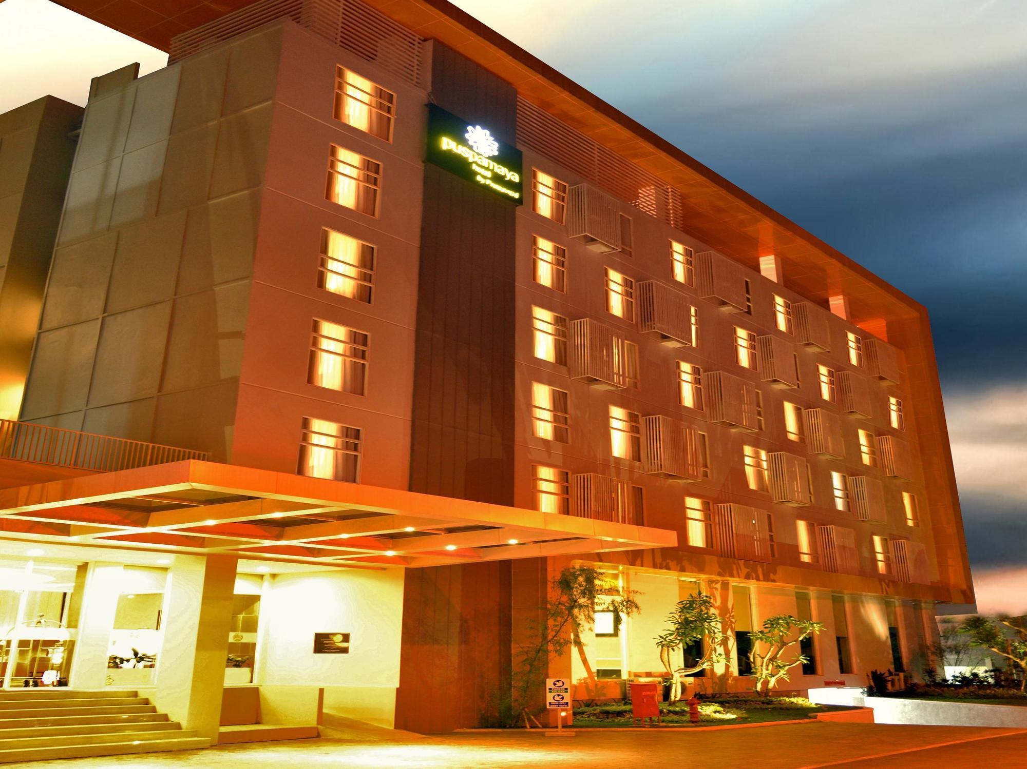 Kyriad Hotel Airport Jakarta Тангеранг Экстерьер фото