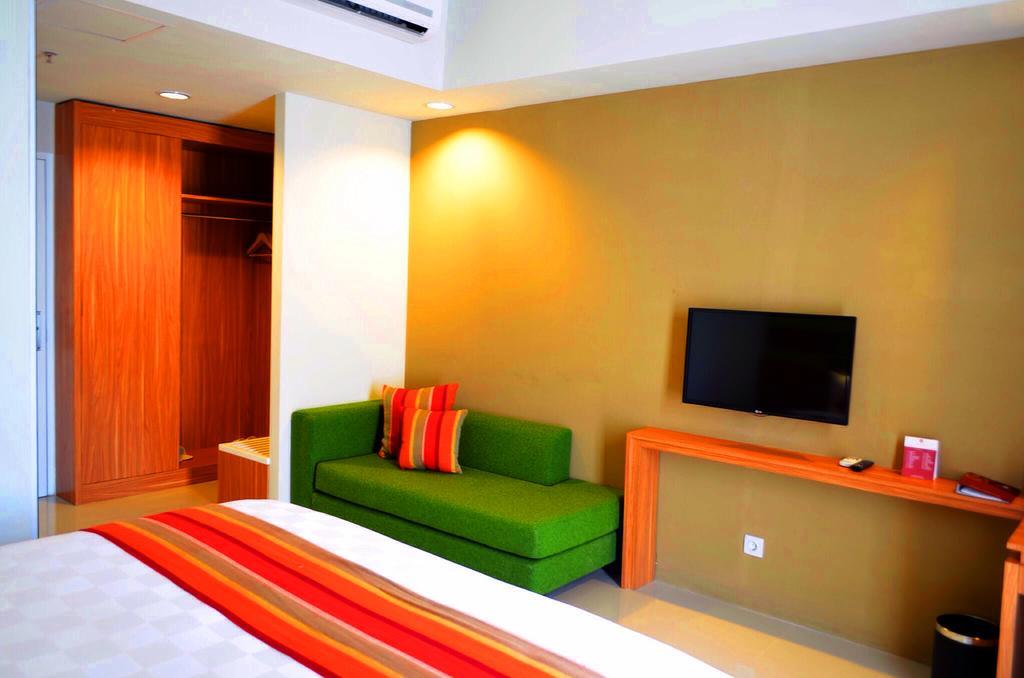 Kyriad Hotel Airport Jakarta Тангеранг Экстерьер фото