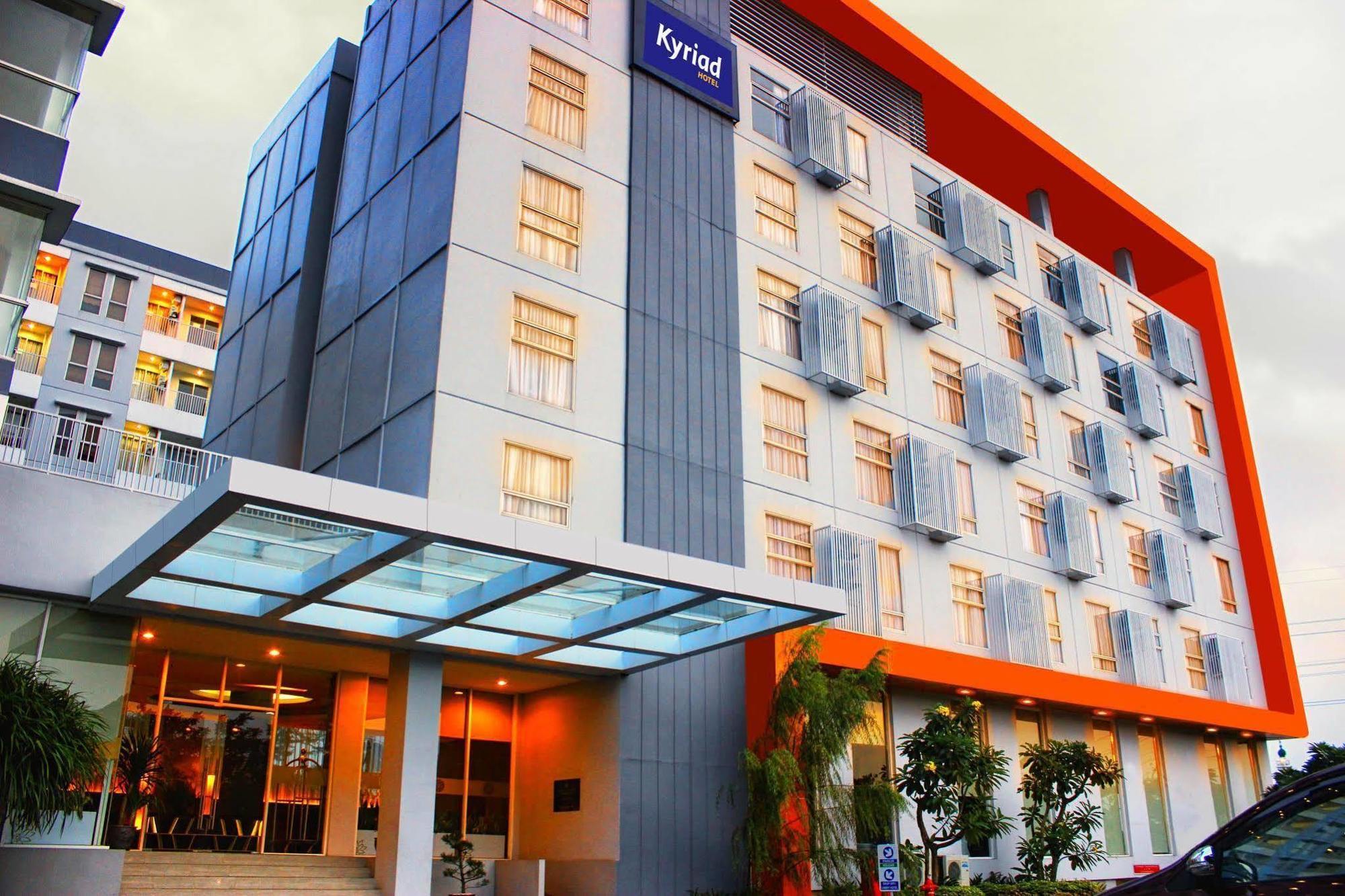 Kyriad Hotel Airport Jakarta Тангеранг Экстерьер фото