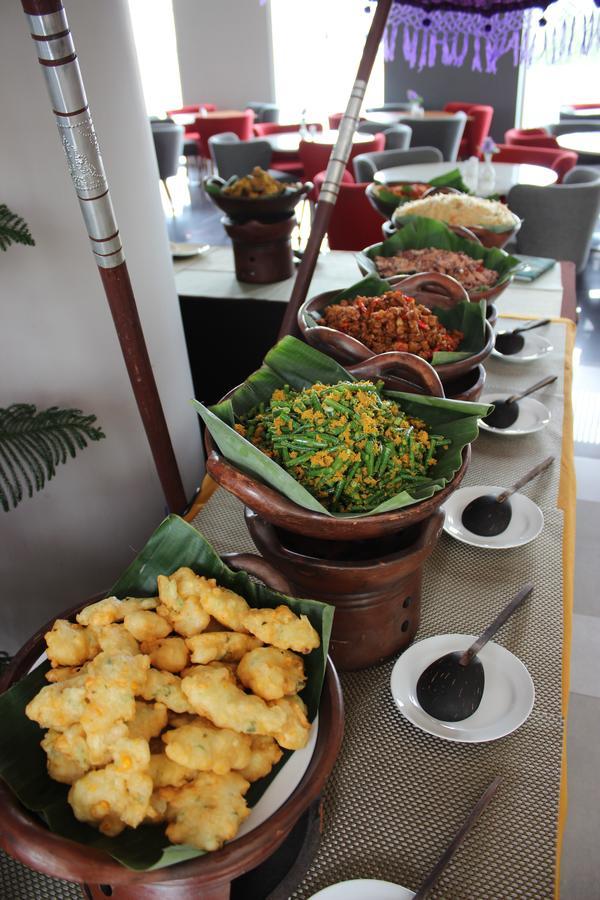 Kyriad Hotel Airport Jakarta Тангеранг Экстерьер фото
