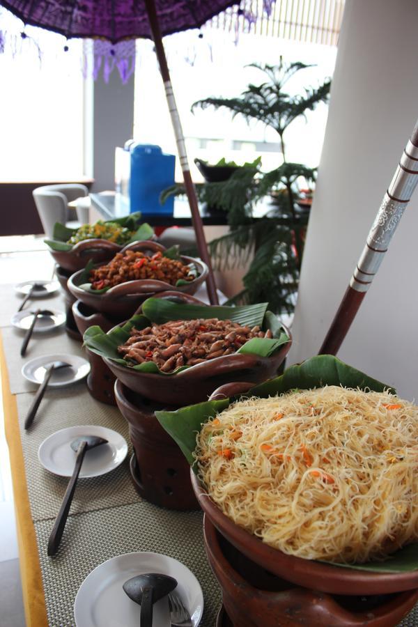 Kyriad Hotel Airport Jakarta Тангеранг Экстерьер фото