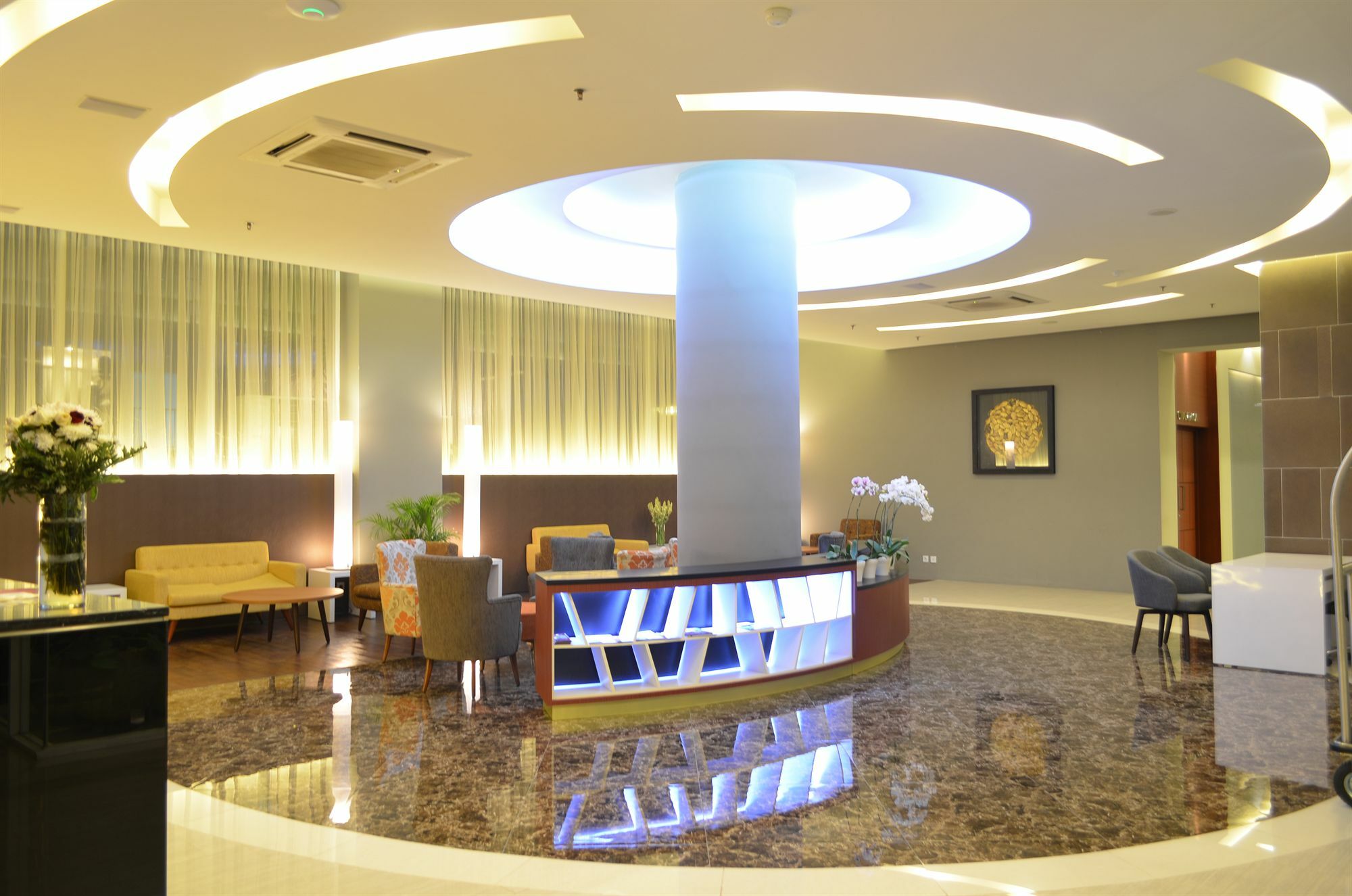Kyriad Hotel Airport Jakarta Тангеранг Экстерьер фото