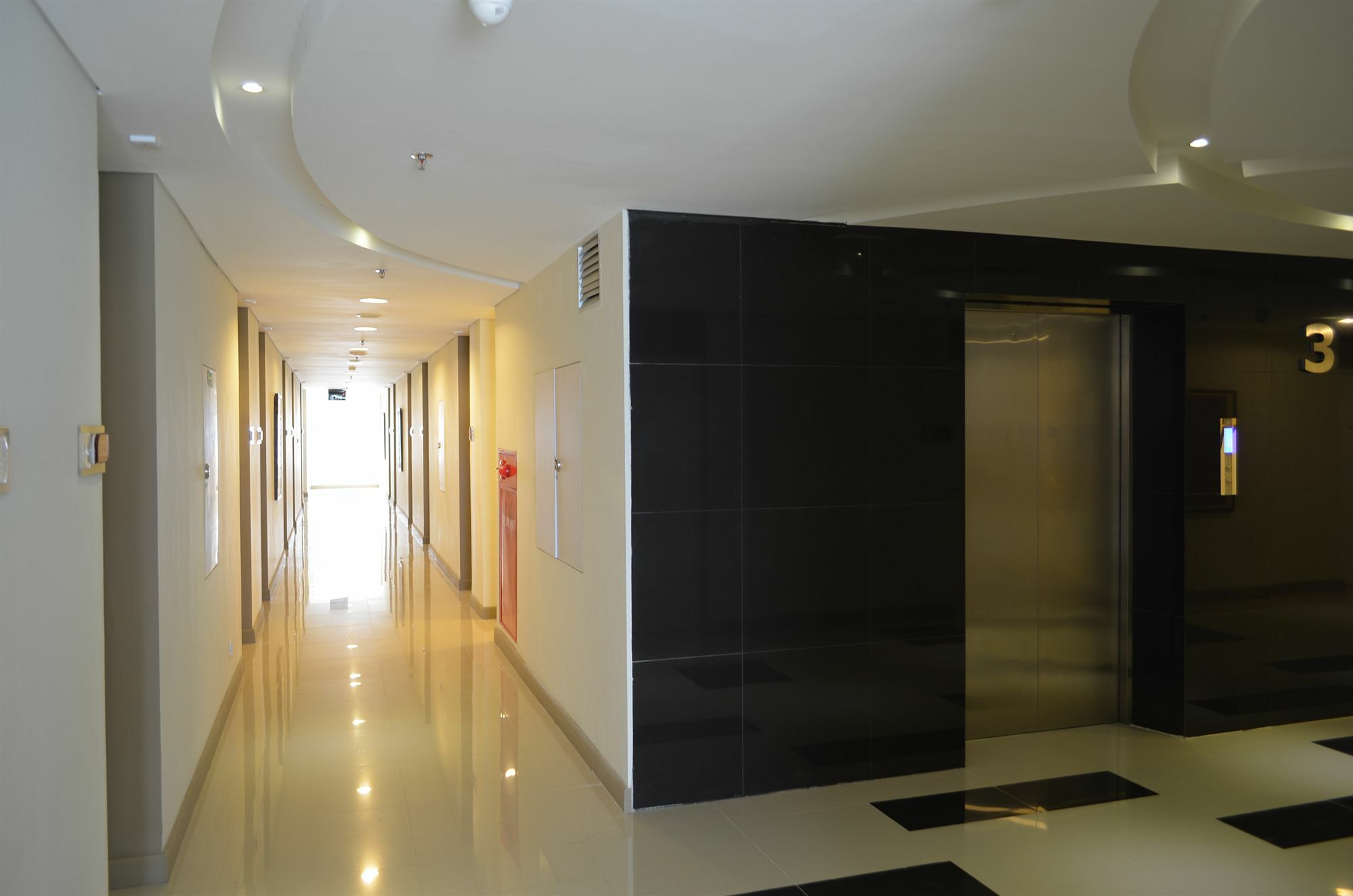 Kyriad Hotel Airport Jakarta Тангеранг Экстерьер фото