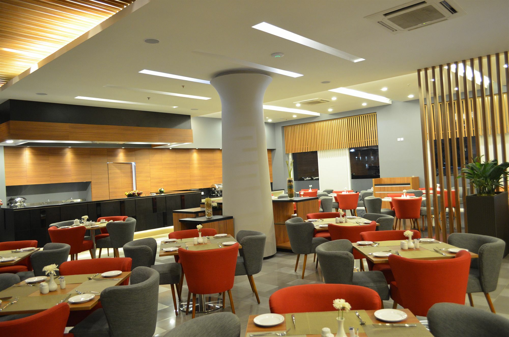Kyriad Hotel Airport Jakarta Тангеранг Экстерьер фото