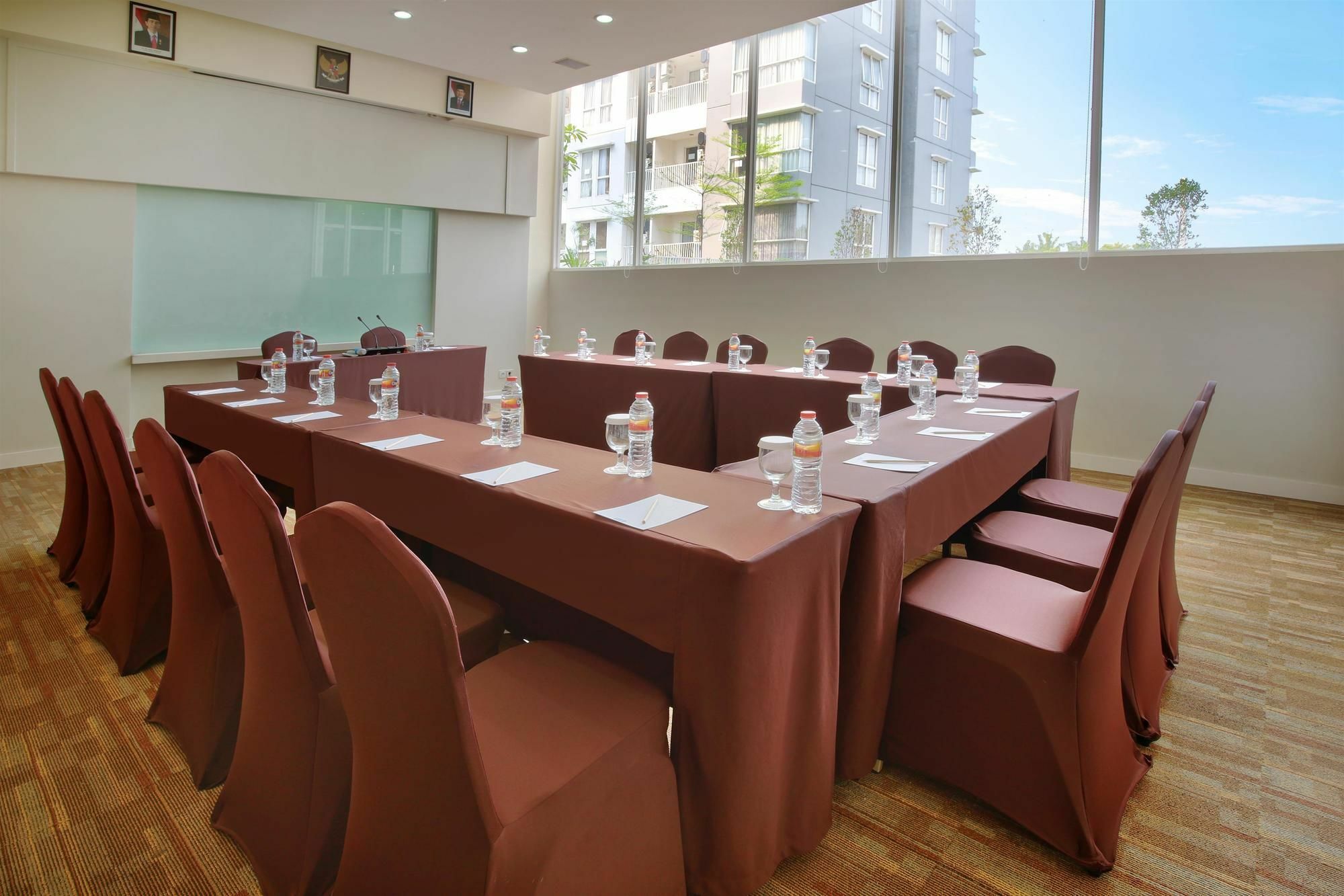 Kyriad Hotel Airport Jakarta Тангеранг Экстерьер фото