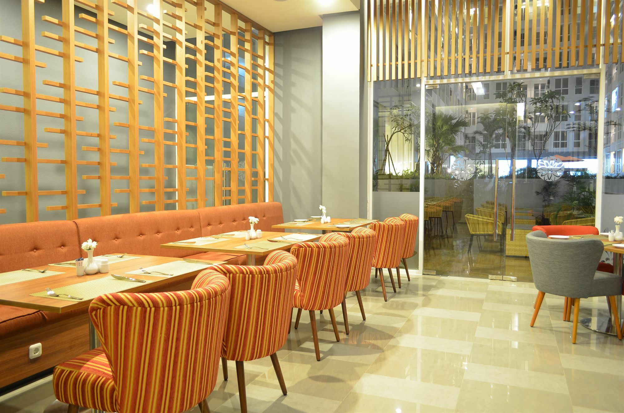 Kyriad Hotel Airport Jakarta Тангеранг Экстерьер фото