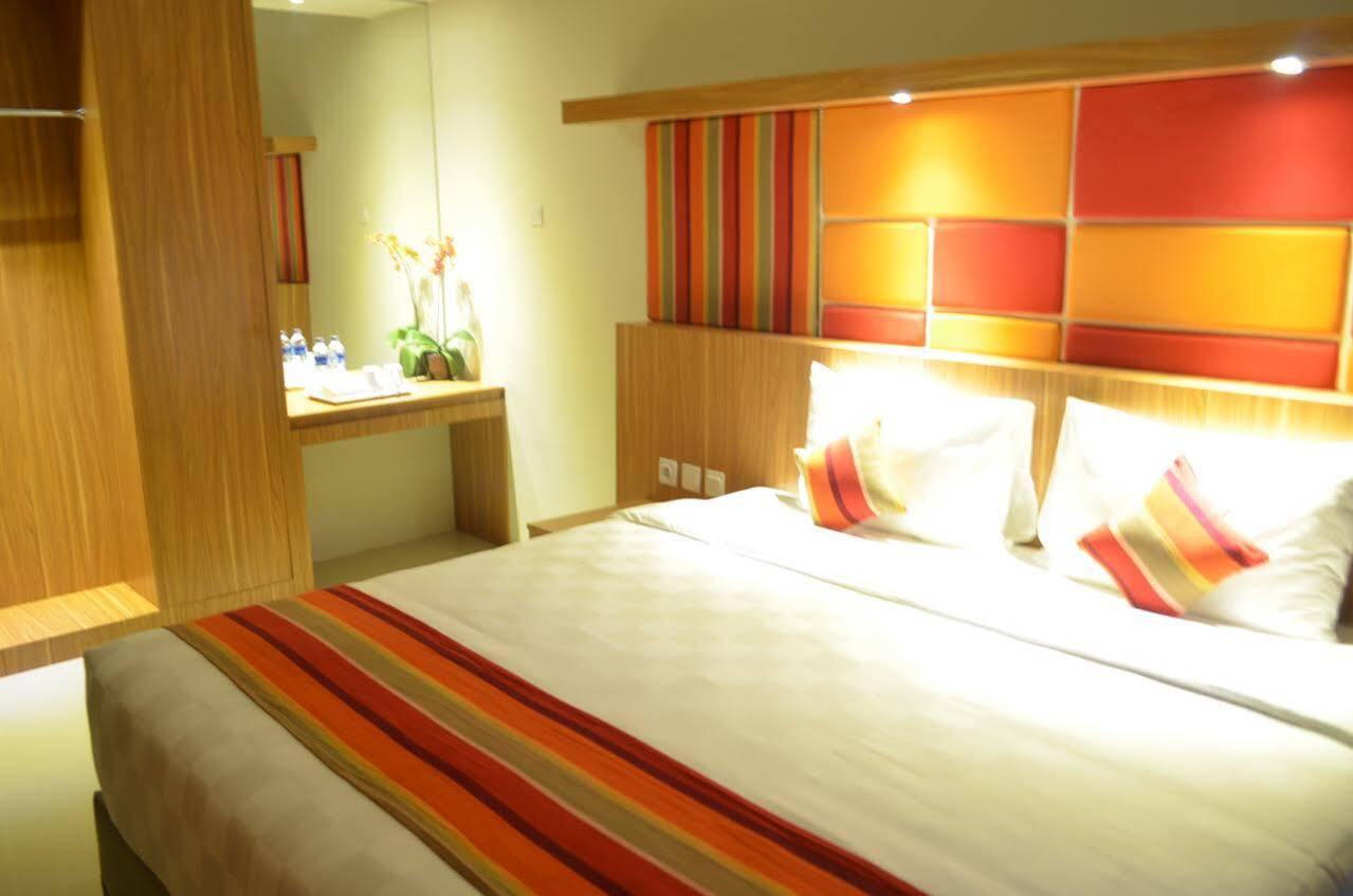 Kyriad Hotel Airport Jakarta Тангеранг Экстерьер фото
