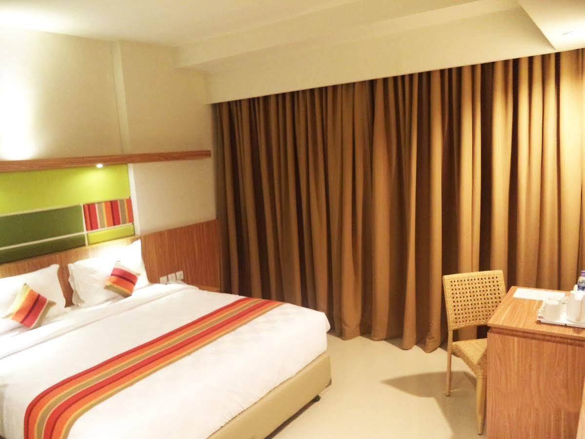 Kyriad Hotel Airport Jakarta Тангеранг Экстерьер фото