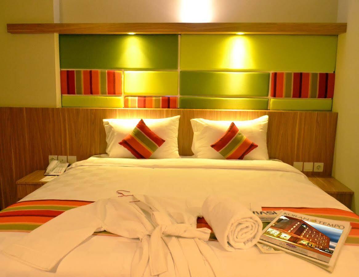 Kyriad Hotel Airport Jakarta Тангеранг Экстерьер фото