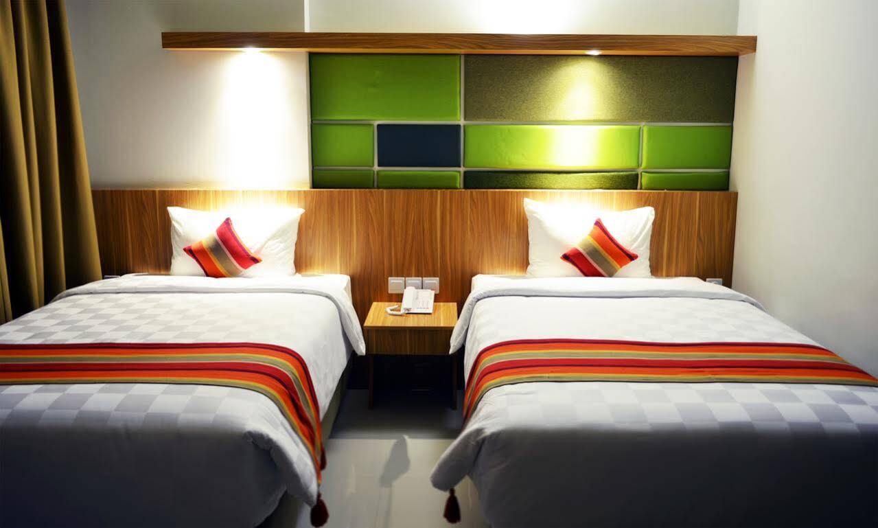 Kyriad Hotel Airport Jakarta Тангеранг Экстерьер фото