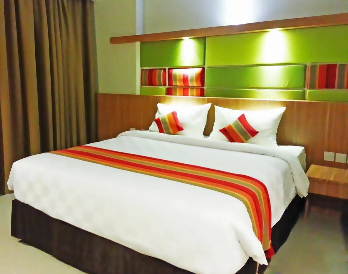 Kyriad Hotel Airport Jakarta Тангеранг Экстерьер фото